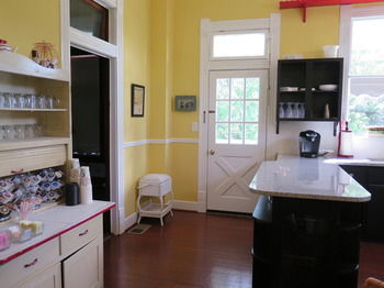 Yellow House Salado