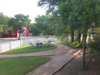 Yellow House Bed & Breakfast