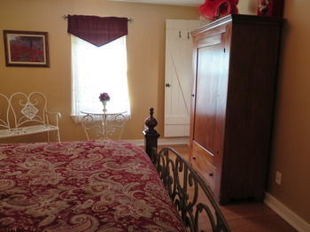 Yellow House Bed & Breakfast Salado