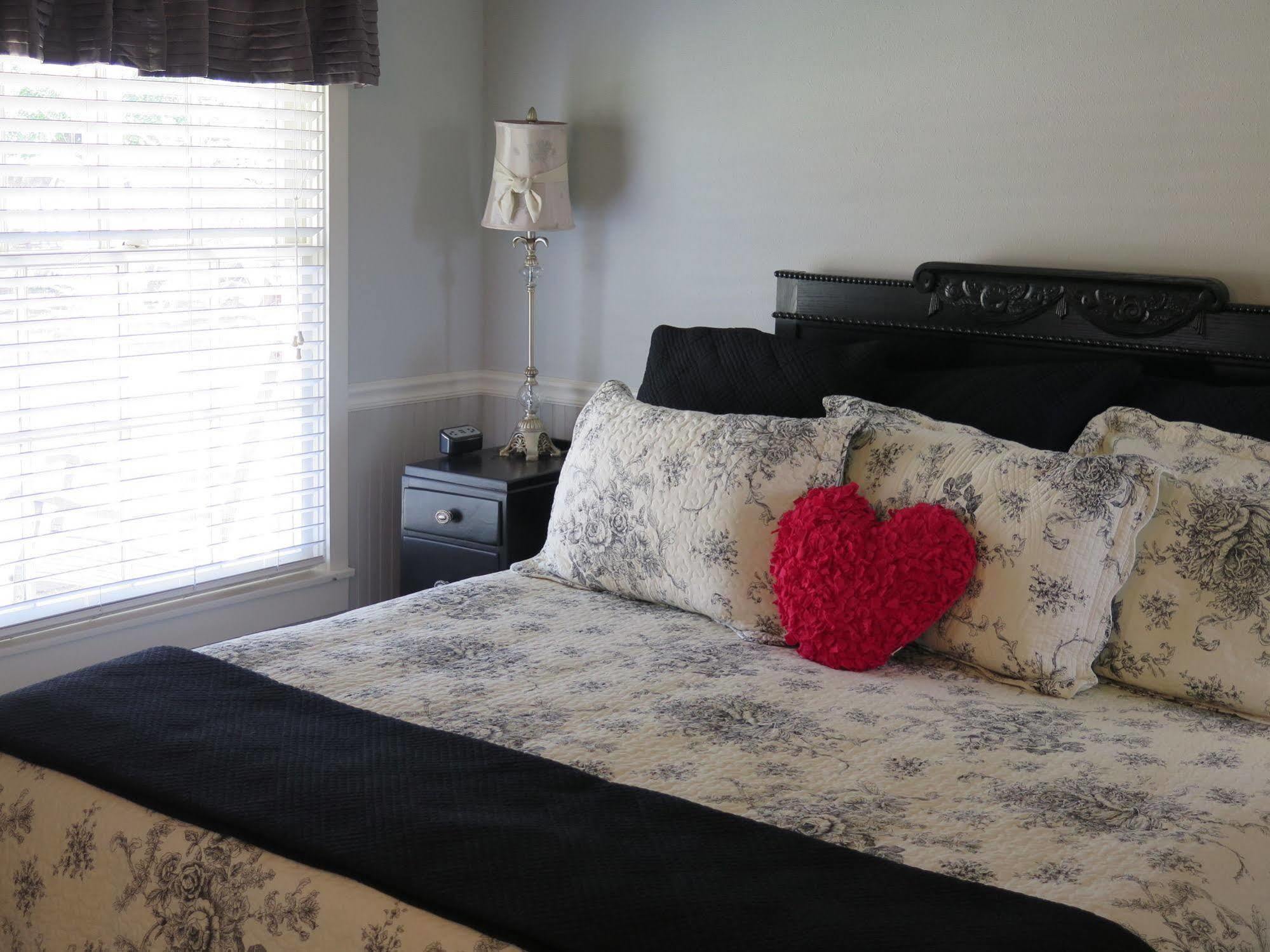 Yellow House Bed & Breakfast 3*