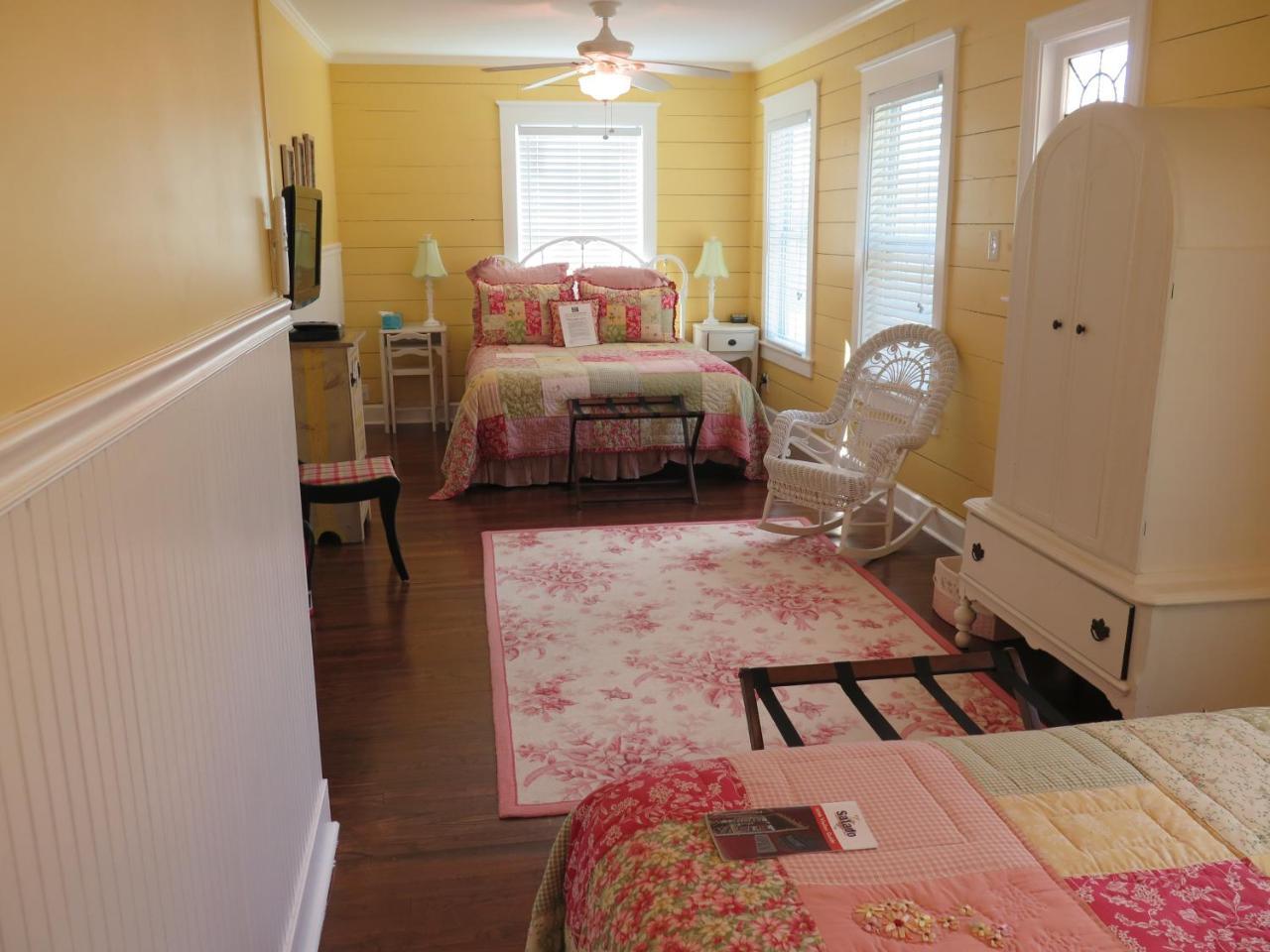 Yellow House Bed & Breakfast Salado