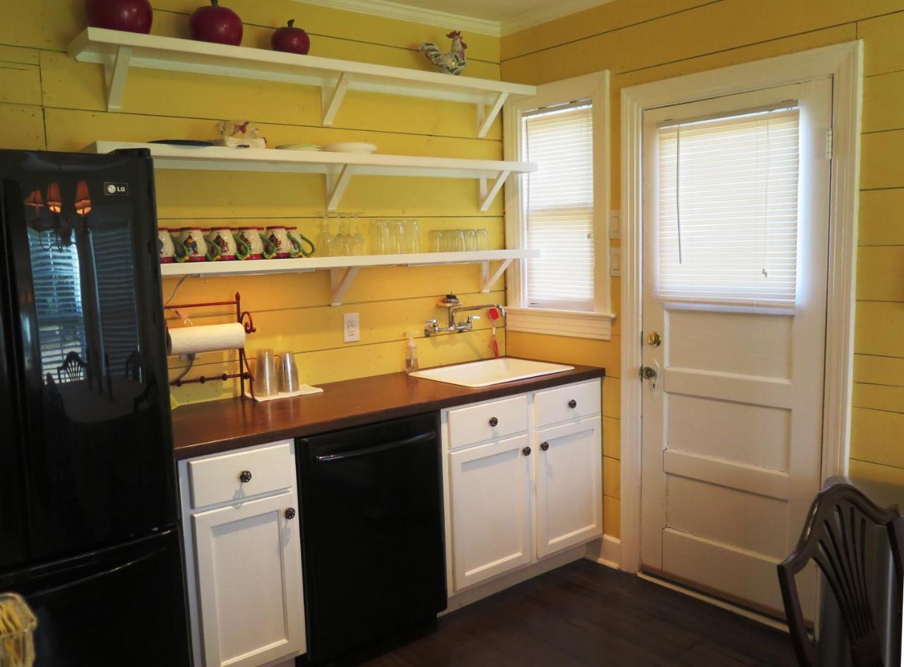 Yellow House Salado