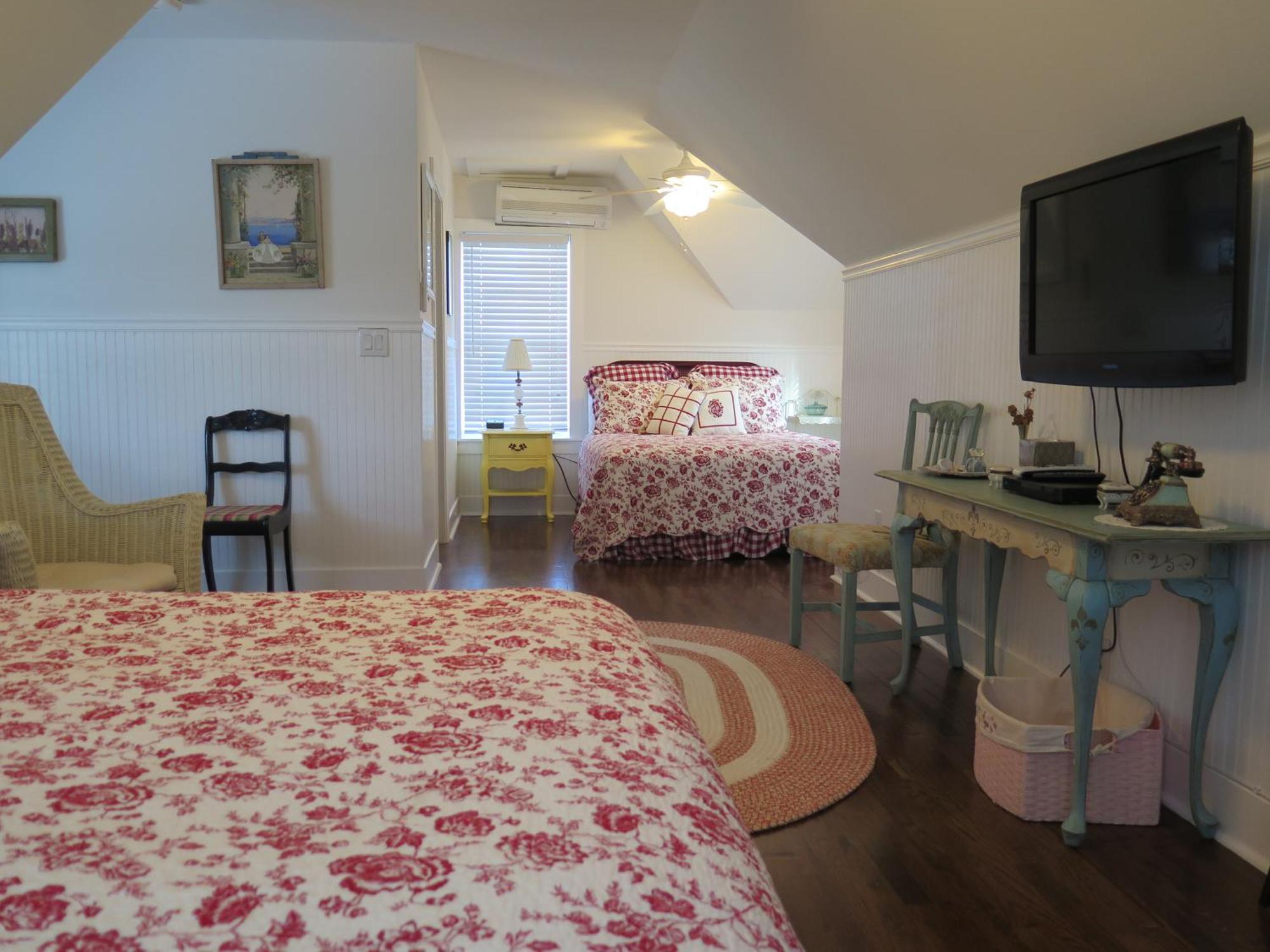 Yellow House Bed & Breakfast
